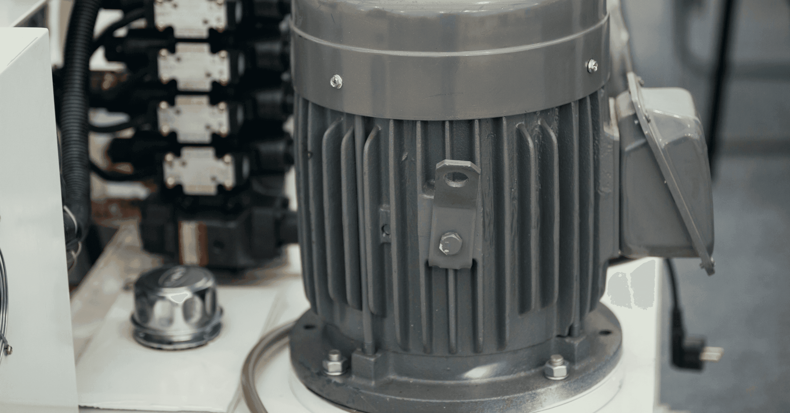 Contactor vs. Motor Starter: Core Differences – ECSKSA